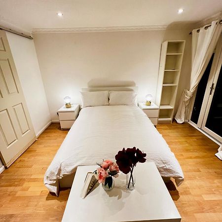 A Calm Stay Near Battersea Reach London Bagian luar foto